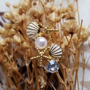 Romantic Shell Starfish Faux Pearl Stud Earrings. NWT